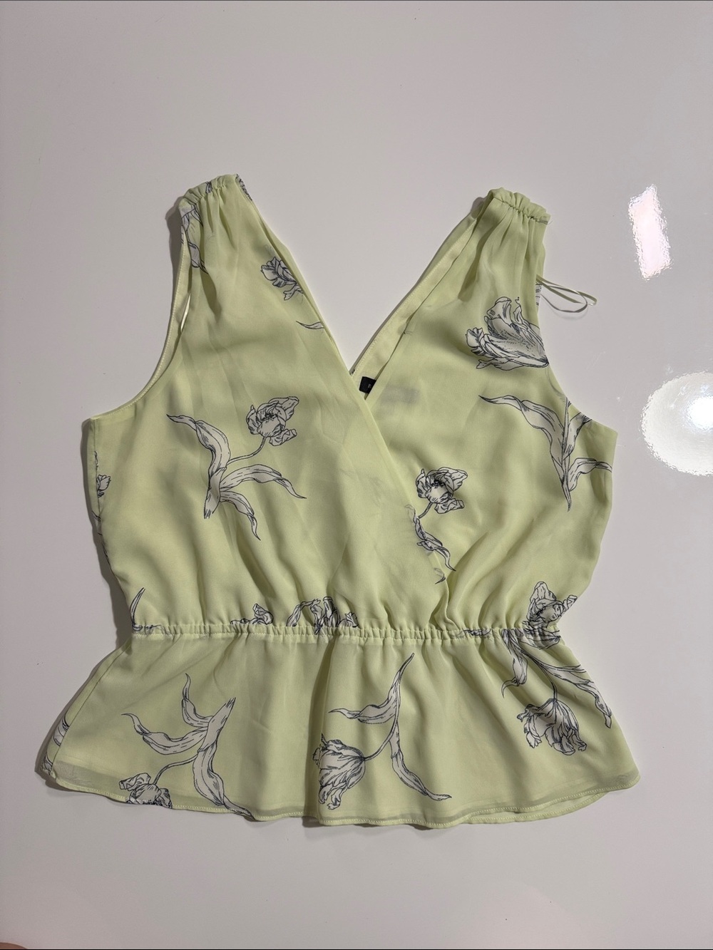 Banana Republic Pale Yellow Floral V-Neck Peplum Top Sz M